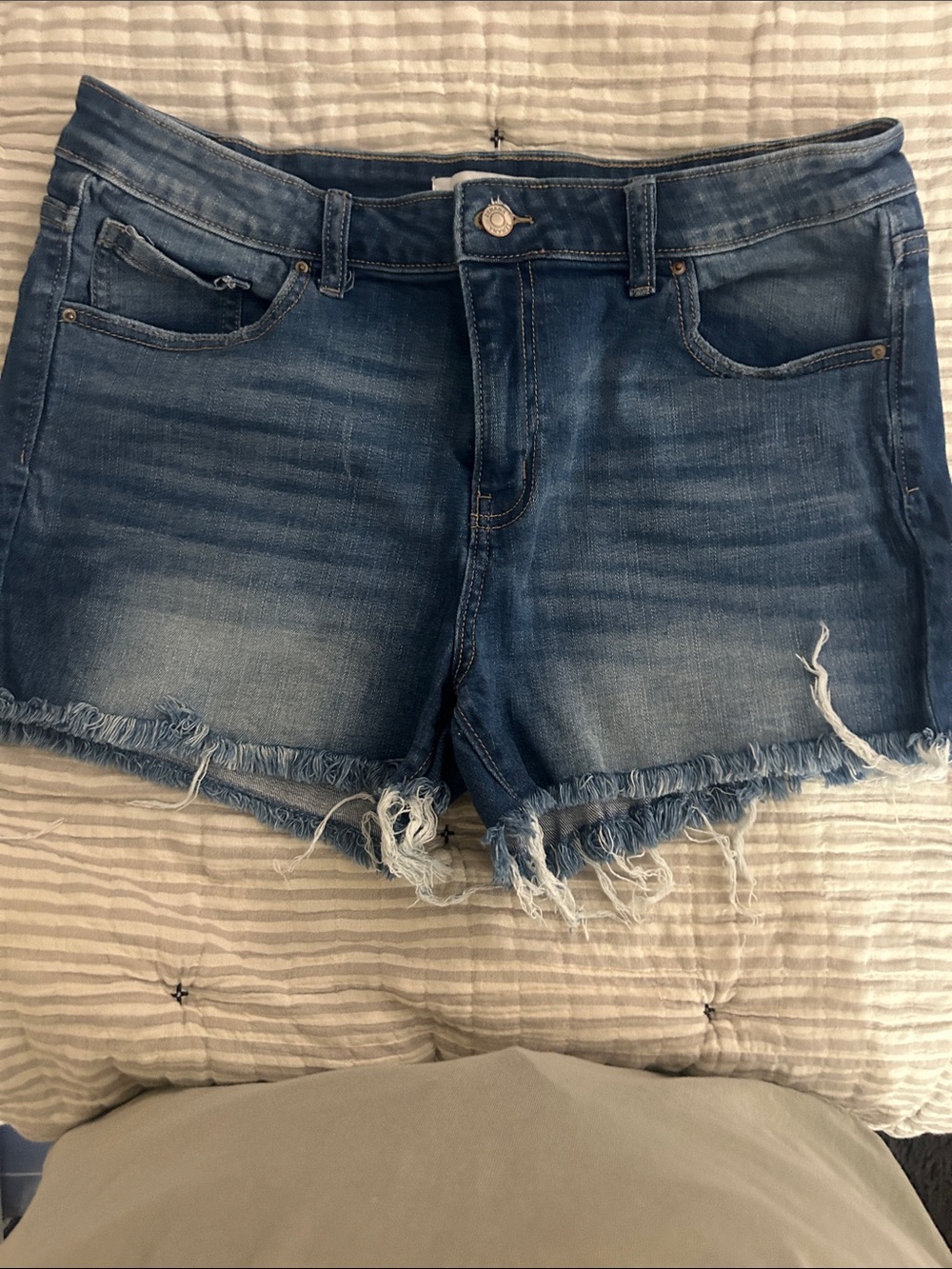 Zenana Outfitters Blue Denim Shorts with Pink Accent Nails